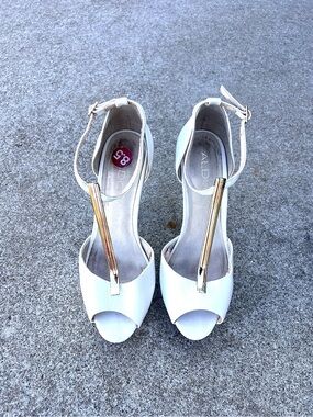 ALDO White Platform Heels Gold Bar Accent Ankle Strap Size 8